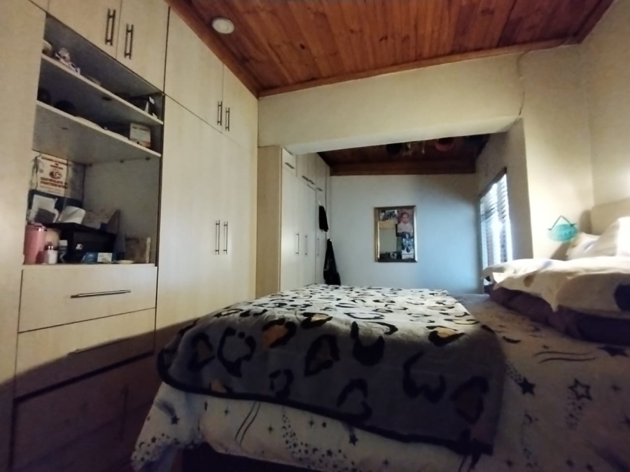 3 Bedroom Property for Sale in Silvertown Western Cape